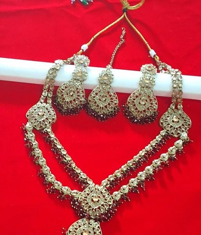 Elegant Traditional Gold-Tone Bridal Necklace Set with Matching Earrings